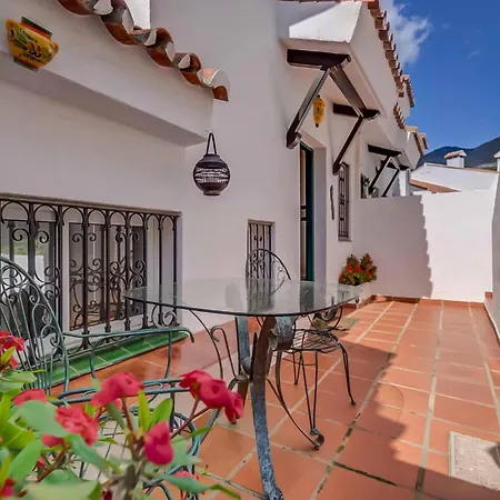 128 - Beautiful Townhouse With Pool, Benalmádena