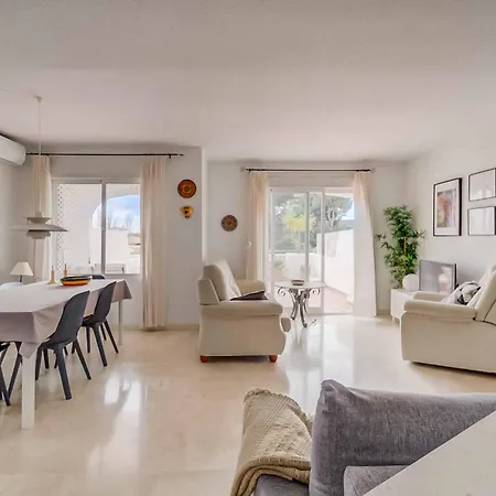 128 - Beautiful Townhouse With Pool, Daire *