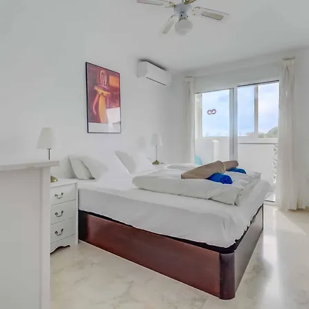 128 - Beautiful Townhouse With Pool, Daire *