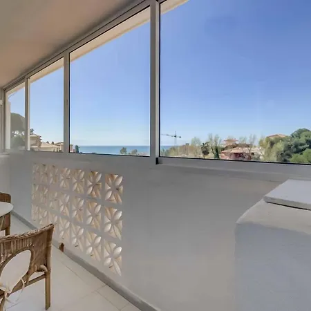 128 - Beautiful Townhouse With Pool, Daire Benalmádena