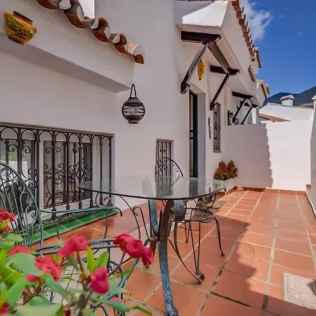 128 - Beautiful Townhouse With Pool, Daire *