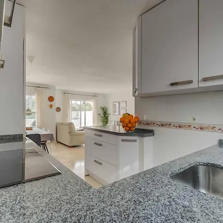 128 - Beautiful Townhouse With Pool, Daire *