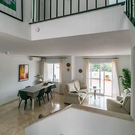 128 - Beautiful Townhouse With Pool, Benalmádena