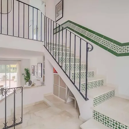 128 - Beautiful Townhouse With Pool, Daire *