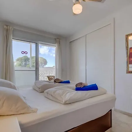 128 - Beautiful Townhouse With Pool, Daire Benalmádena