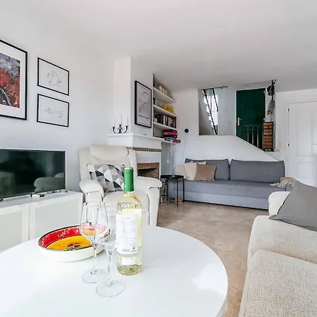128 - Beautiful Townhouse With Pool, Daire Benalmádena